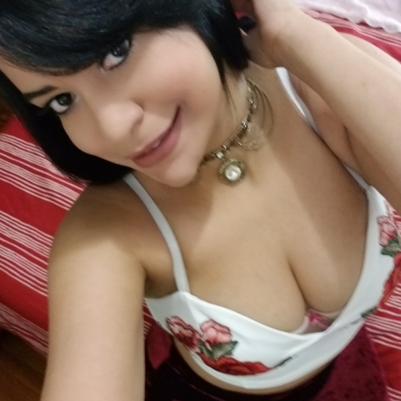 Meet your Posher ambassador, Yokasta..... - Picture 2 of 2